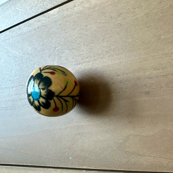 Pier 1 Knobs Porcelain Cabinet Drawer Knobs - Picture 4 of 15